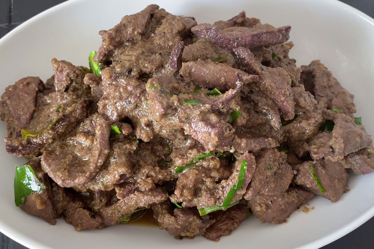 วิธีทำ "ตับผัดกะทิ" กระเทียม พริกไทย พร้อมสูตร